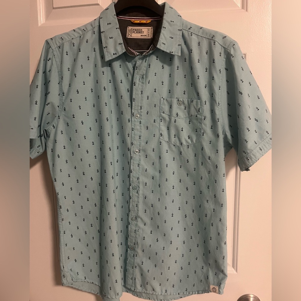 Free Planet Men's Light Green Cotton/Poly Short Sleeve Shirt Size Medium